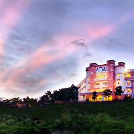 Aston Niu Manokwari Hotel & Conference Center Экстерьер фото