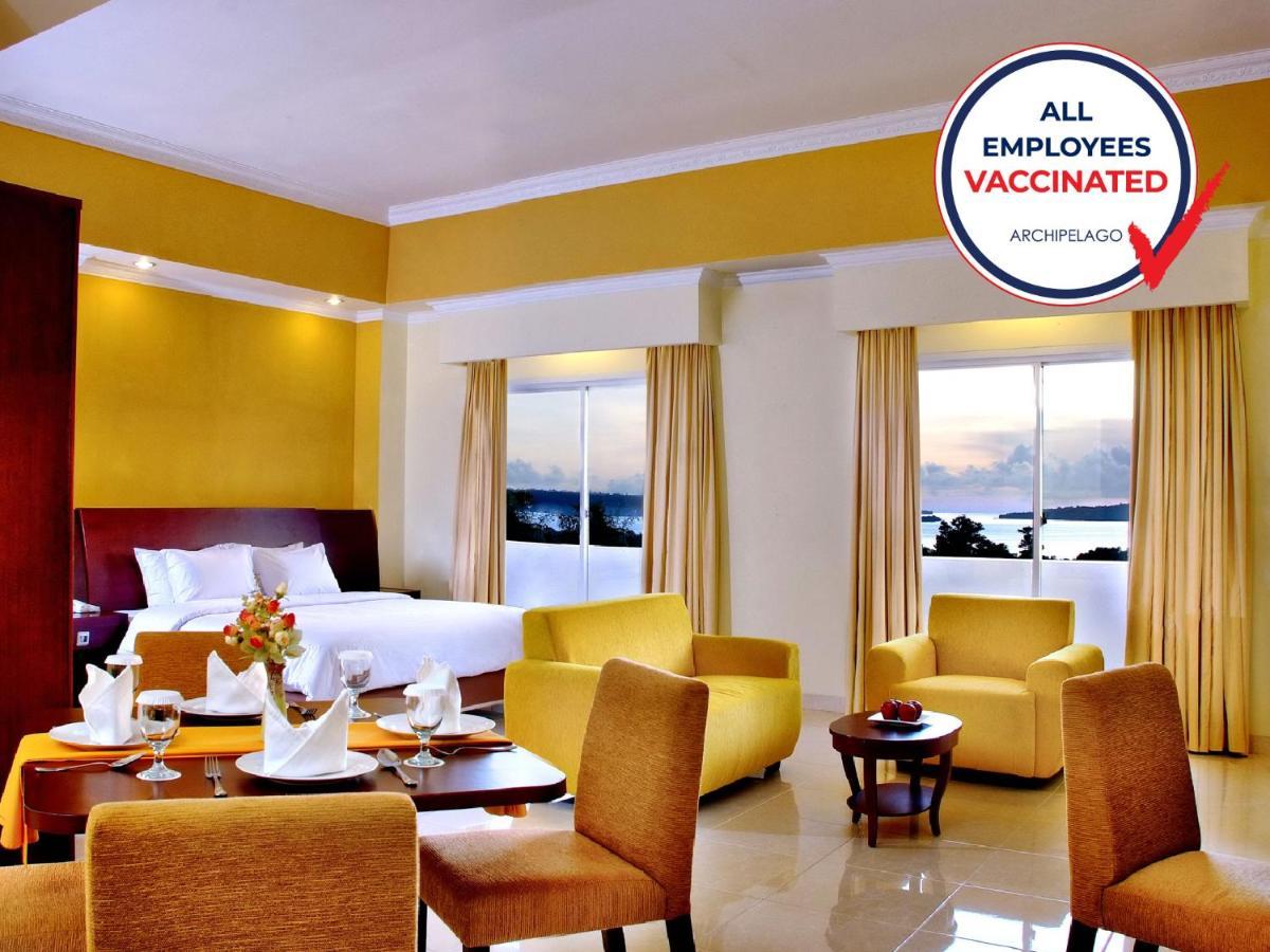 Aston Niu Manokwari Hotel & Conference Center Экстерьер фото