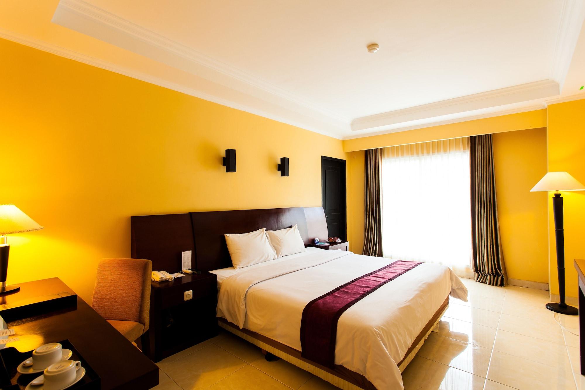 Aston Niu Manokwari Hotel & Conference Center Экстерьер фото