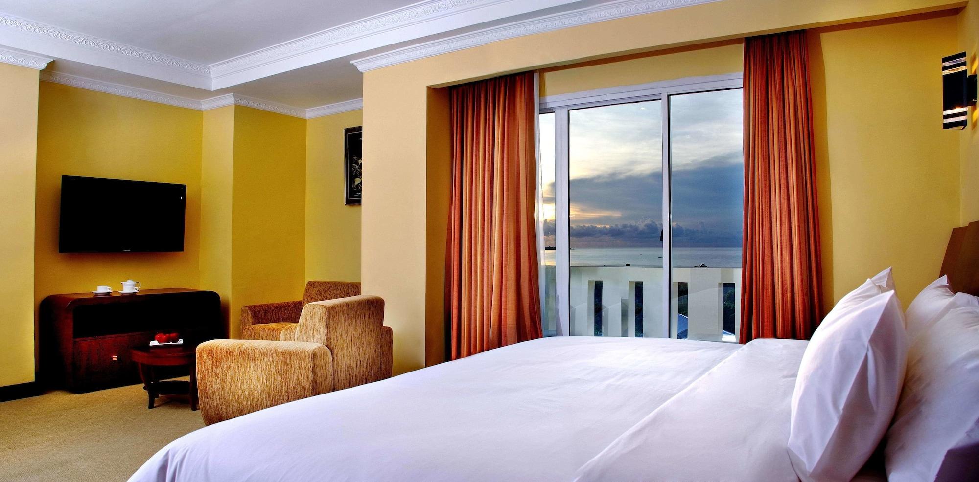 Aston Niu Manokwari Hotel & Conference Center Экстерьер фото