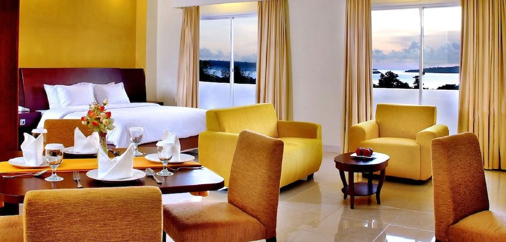Aston Niu Manokwari Hotel & Conference Center Экстерьер фото
