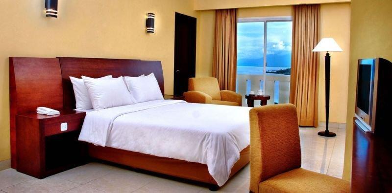 Aston Niu Manokwari Hotel & Conference Center Экстерьер фото