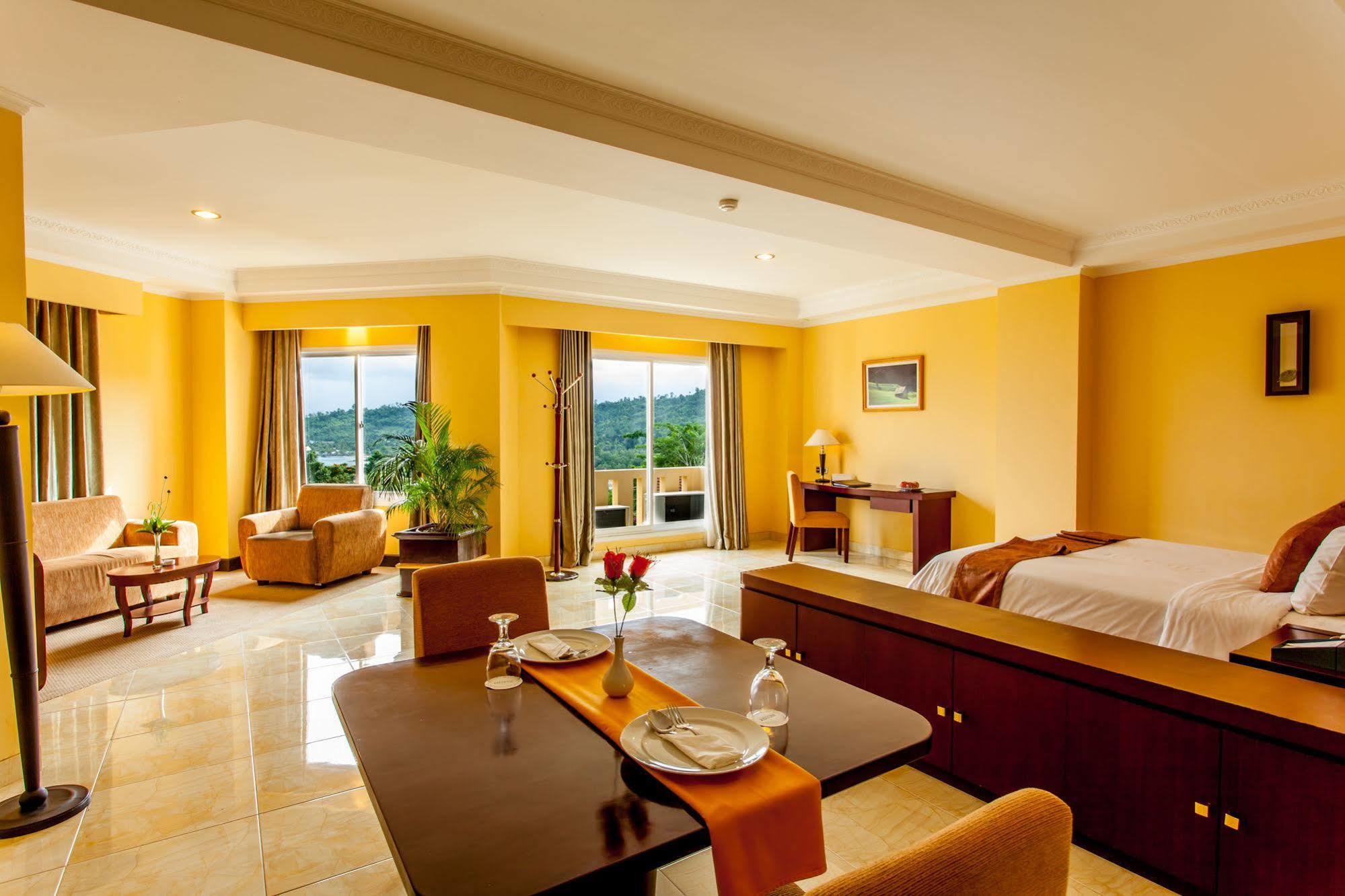 Aston Niu Manokwari Hotel & Conference Center Экстерьер фото