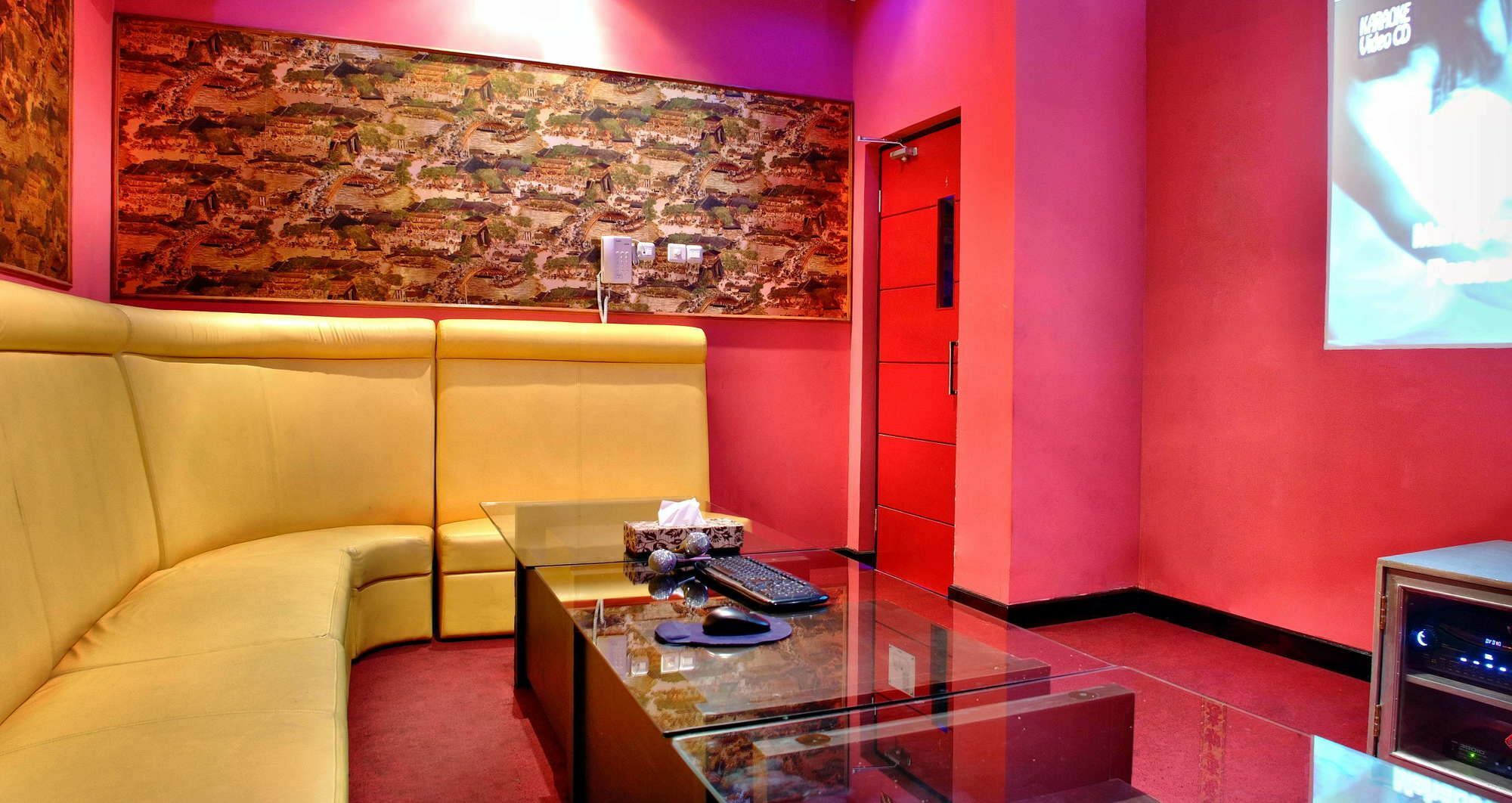 Aston Niu Manokwari Hotel & Conference Center Экстерьер фото