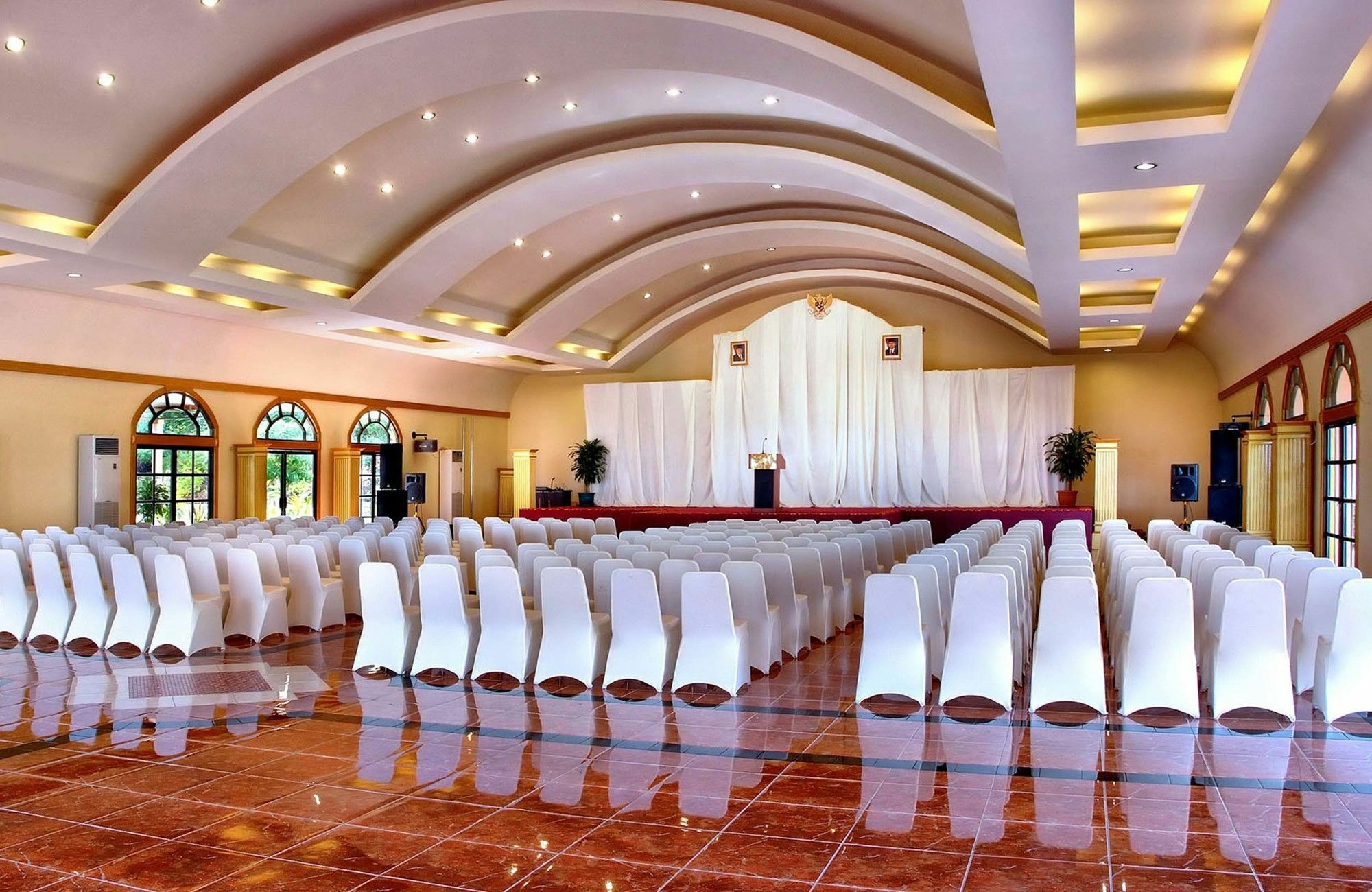 Aston Niu Manokwari Hotel & Conference Center Экстерьер фото