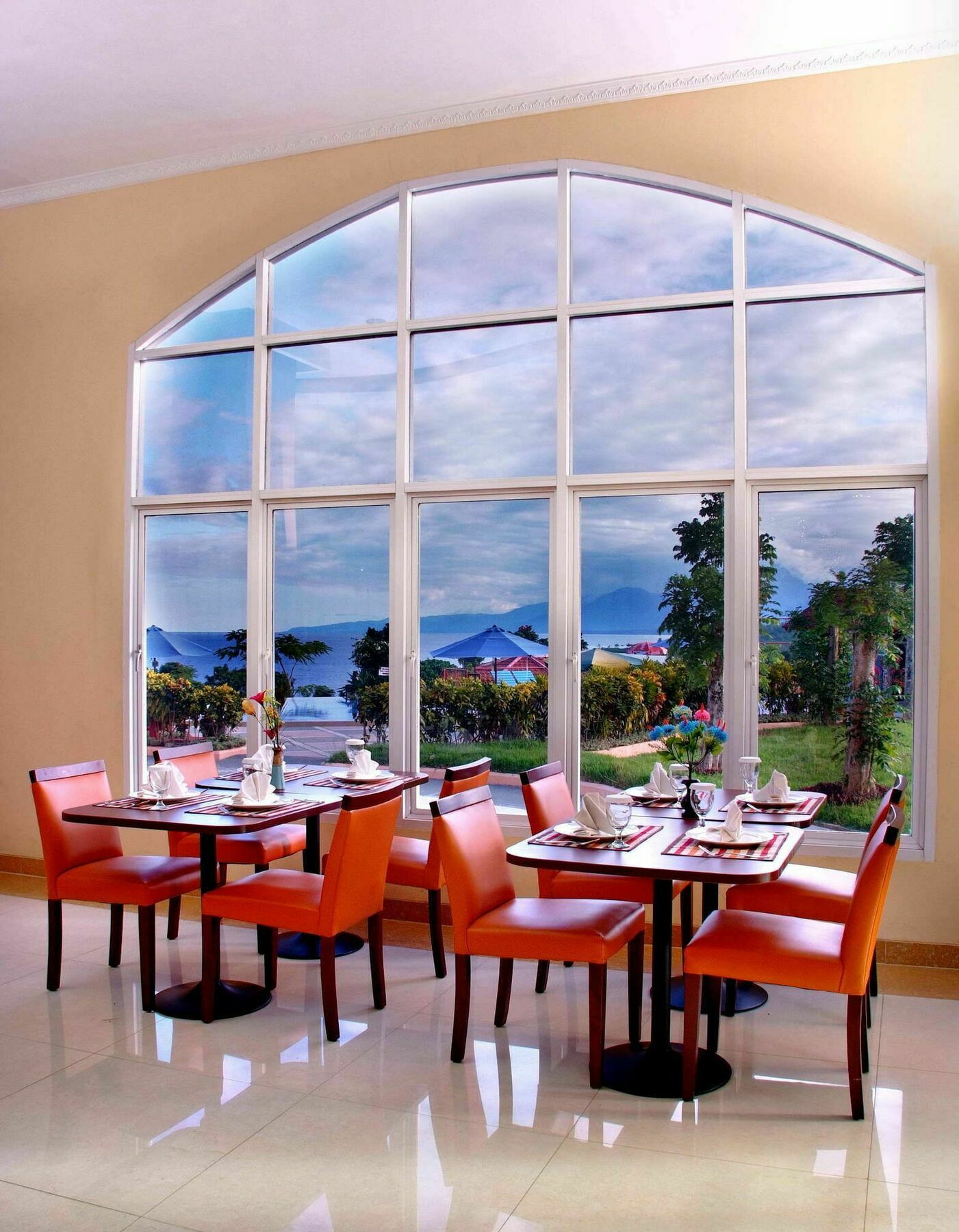 Aston Niu Manokwari Hotel & Conference Center Экстерьер фото