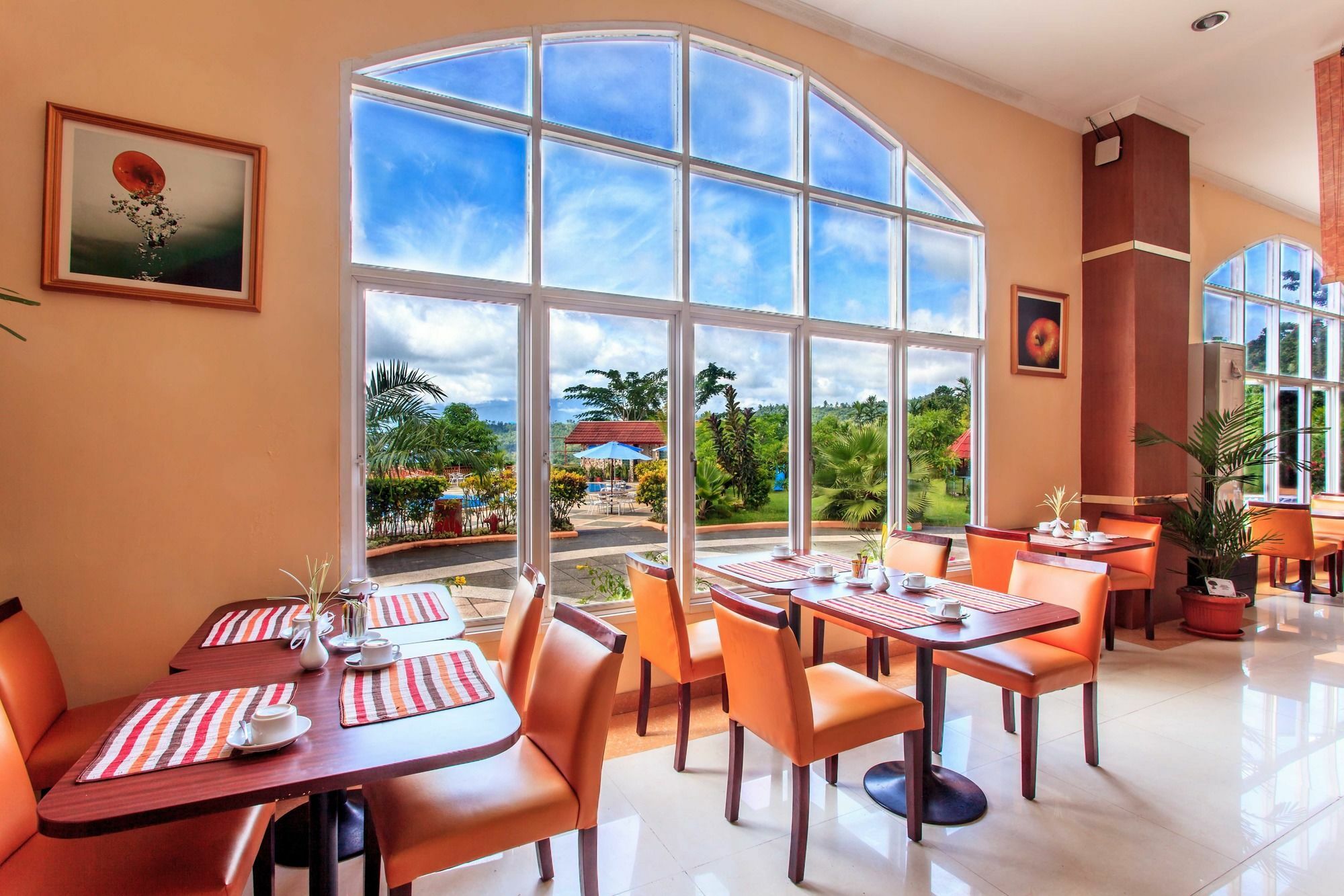 Aston Niu Manokwari Hotel & Conference Center Экстерьер фото