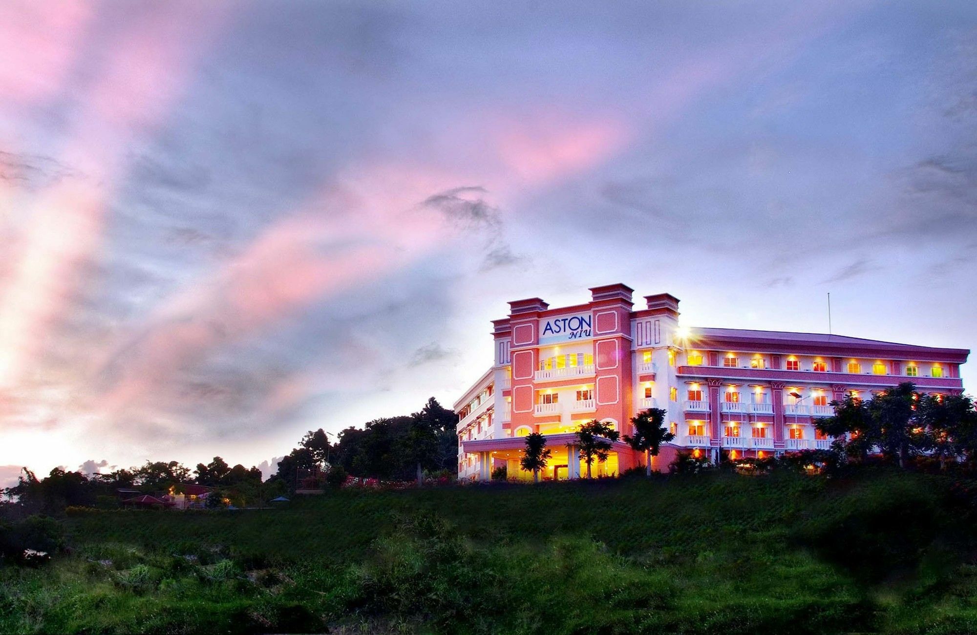 Aston Niu Manokwari Hotel & Conference Center Экстерьер фото