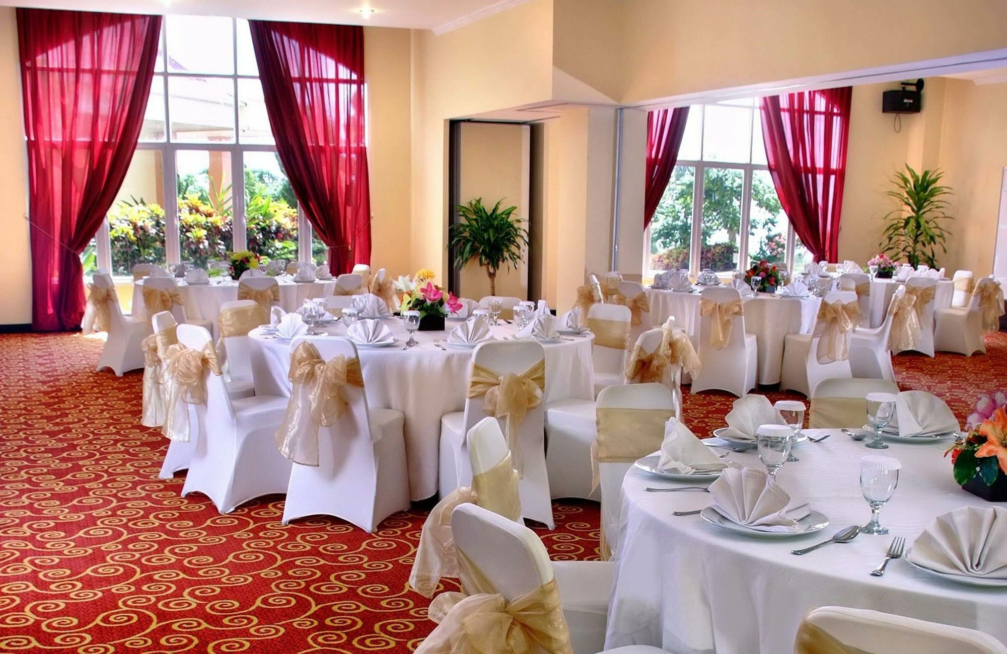 Aston Niu Manokwari Hotel & Conference Center Экстерьер фото