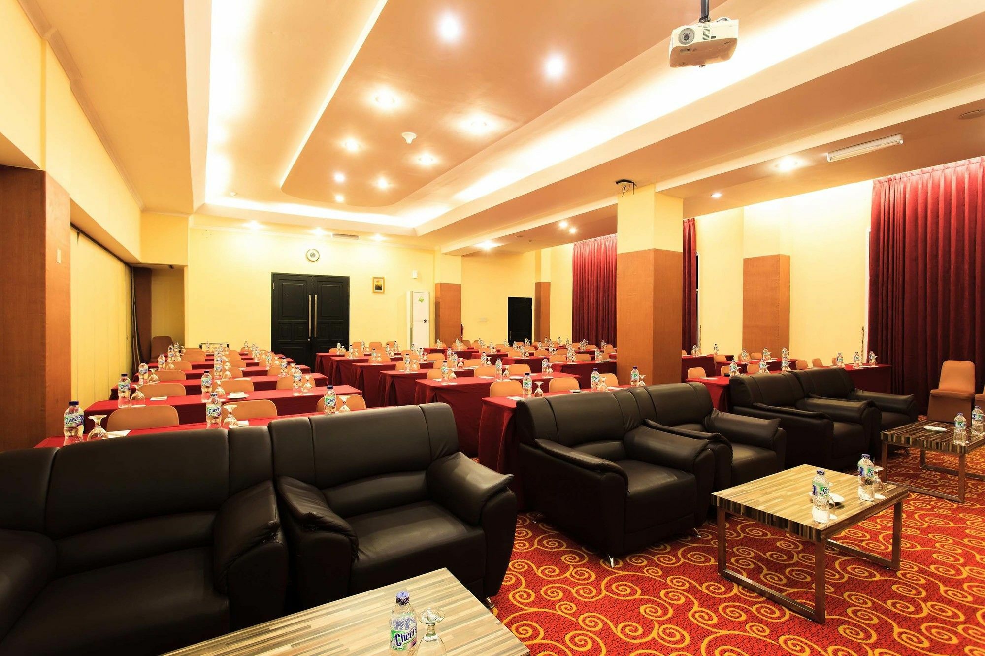 Aston Niu Manokwari Hotel & Conference Center Экстерьер фото