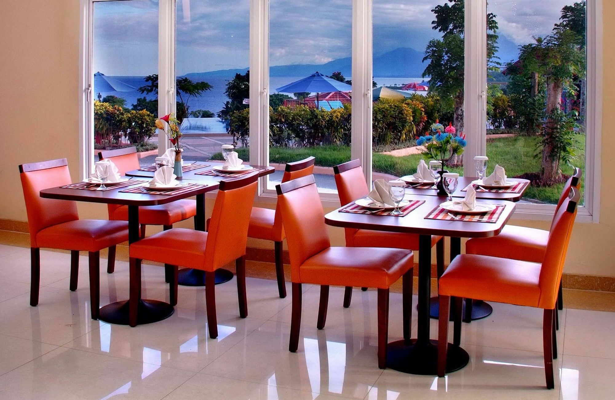 Aston Niu Manokwari Hotel & Conference Center Экстерьер фото